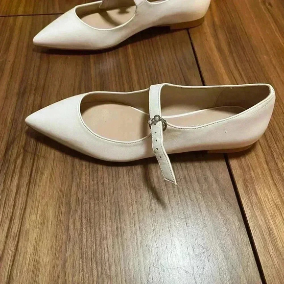Stuart Weitzman Pearl Ring Pointed Toe Mary Jane Flat White Women’s 5.5 $450 - Picture 5 of 6